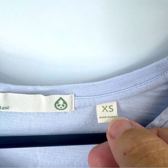 Tasc Lavender Relaxed Short Sleeve lightweight Athletic Tee - Picture 5 of 8